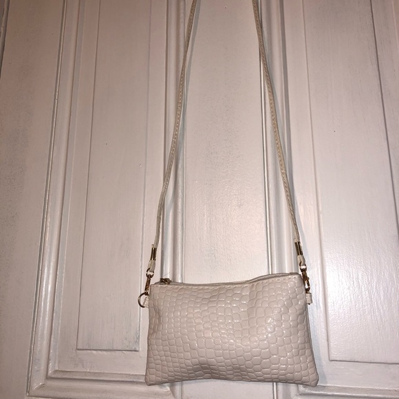 SALE! 🛑 NWOT Faux White Leather Bag/ Clutch - Picture 2 of 8